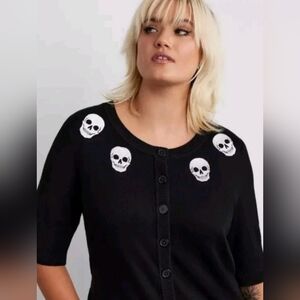 Retro Chic Torrid Plus 4 Cropped Cardigan Sweater Skull Embroidery Black